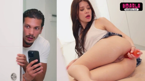 Liseli kız kardeşini götüne dildo sokarken yakaladı Videoya çekti